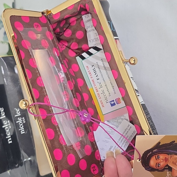 Nicole Lee Love Me Half Make Up Organizer Travel Kiss Lock Clutch NIB - Picture 7 of 12